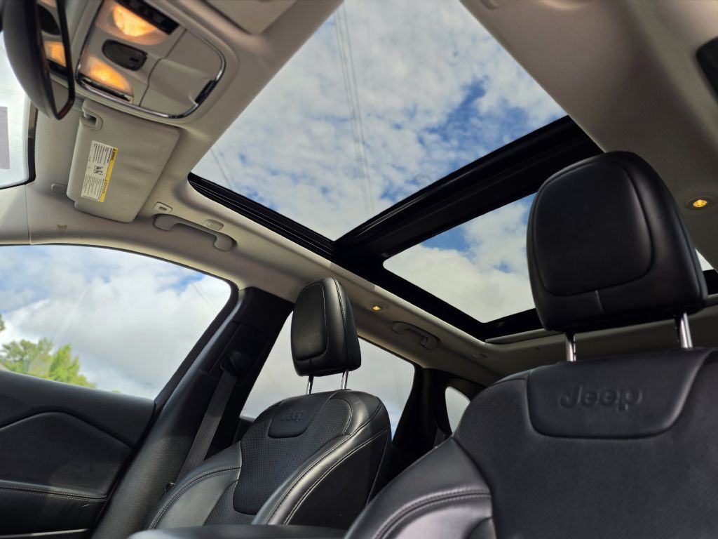 2019 Jeep Cherokee Image 12