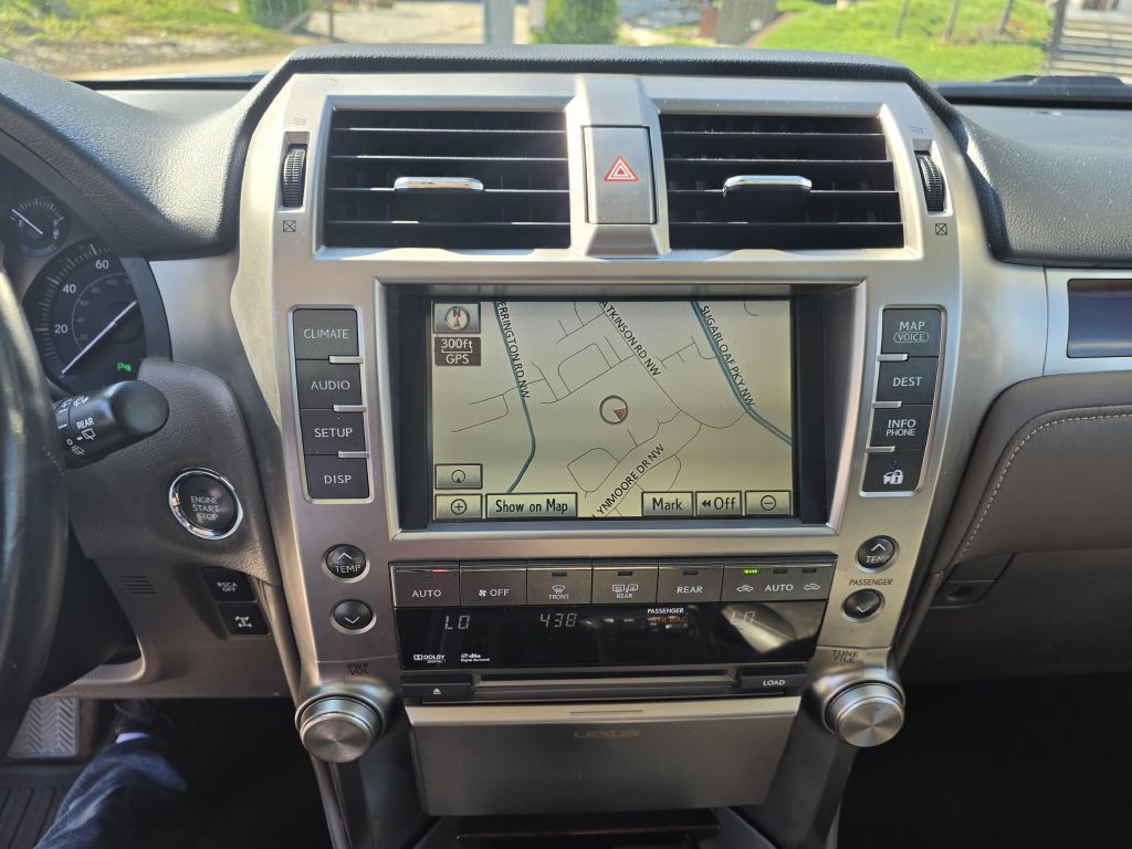 2011 Lexus GX Image 12