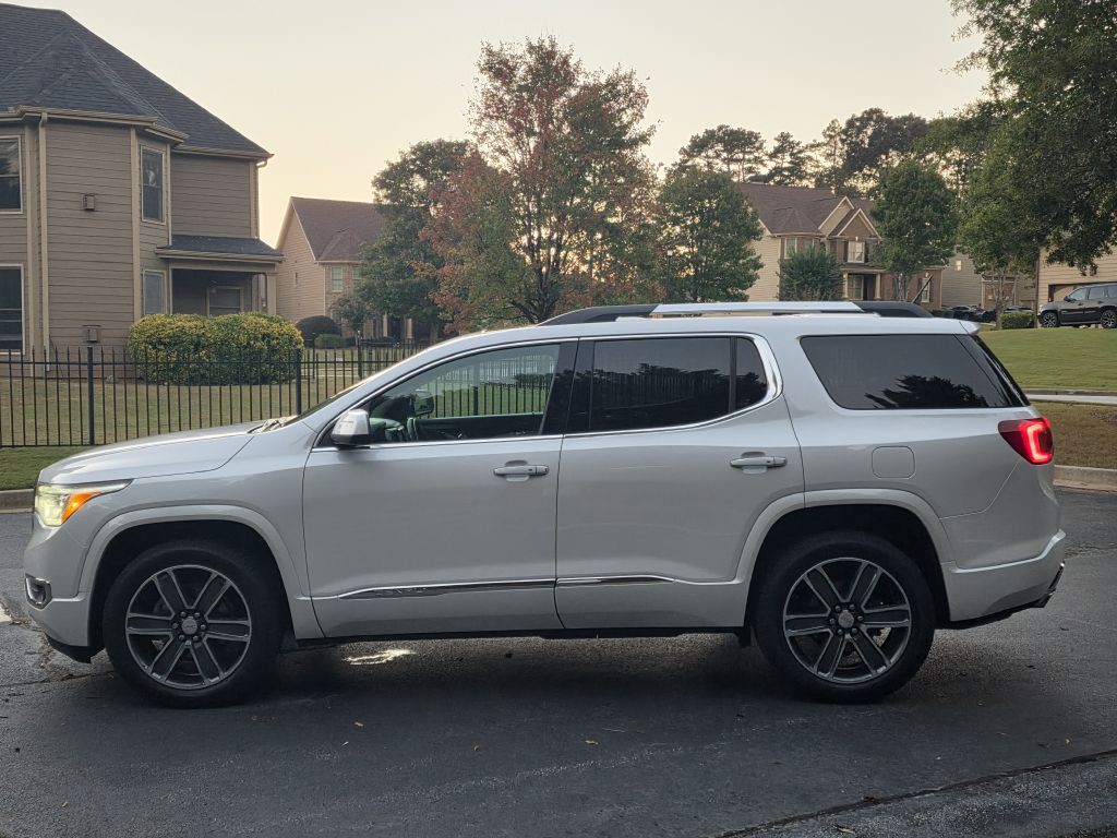 2017 GMC Acadia Image 8