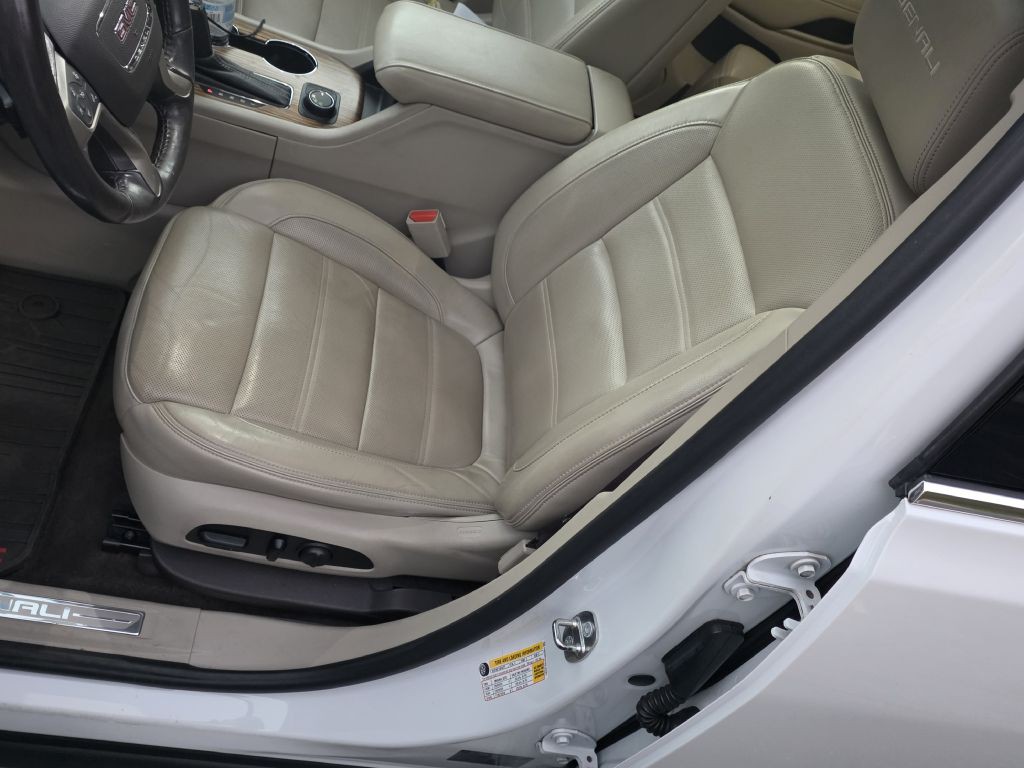 2017 GMC Acadia Image 10