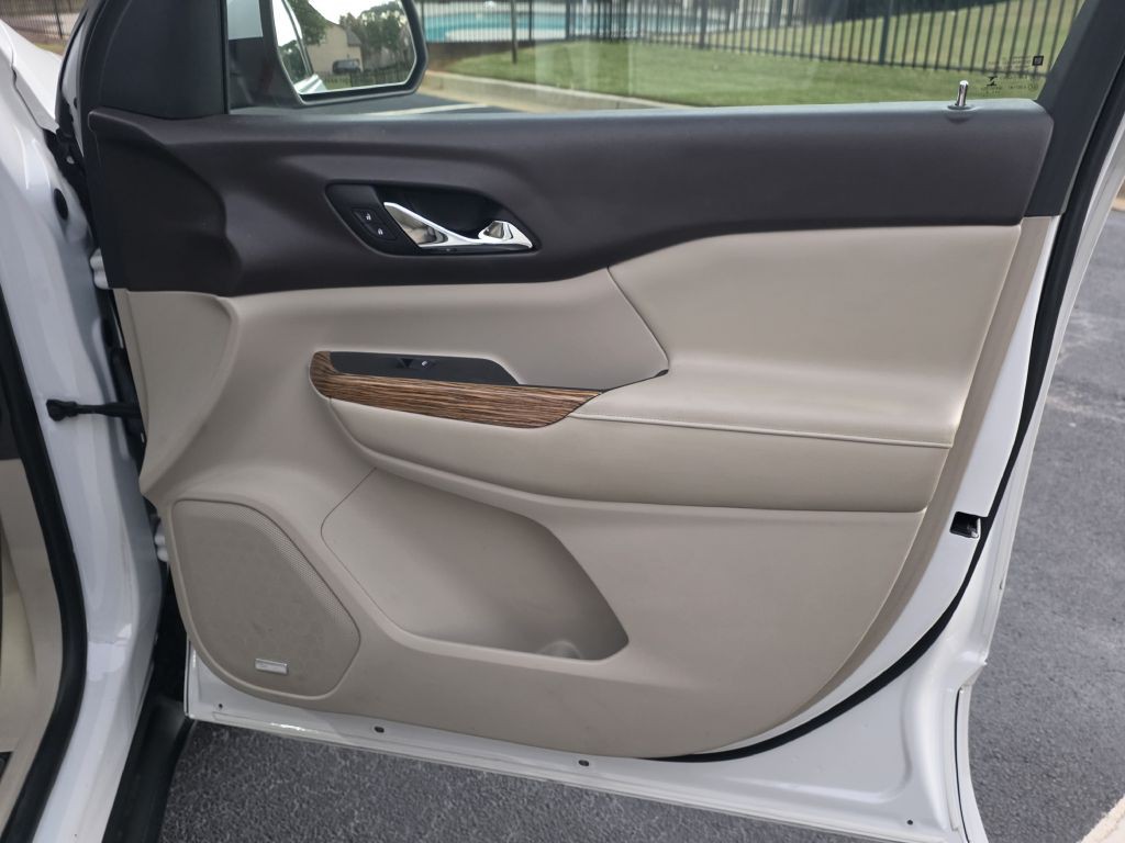 2017 GMC Acadia Image 12