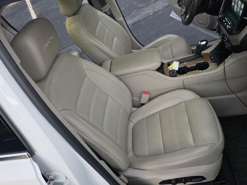 2017 GMC Acadia Image 13