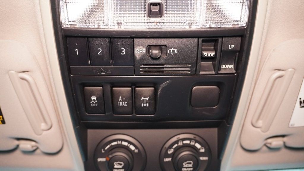 2017 Toyota 4Runner Image 33