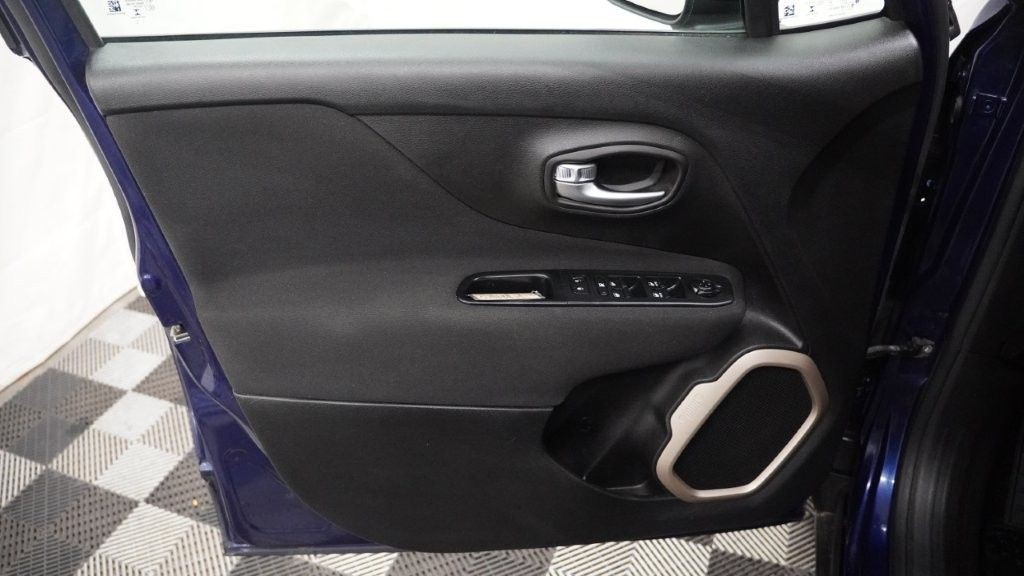 2017 Jeep Renegade Image 12
