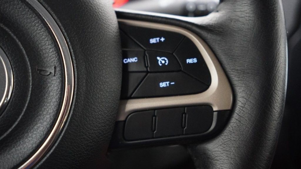 2017 Jeep Renegade Image 25