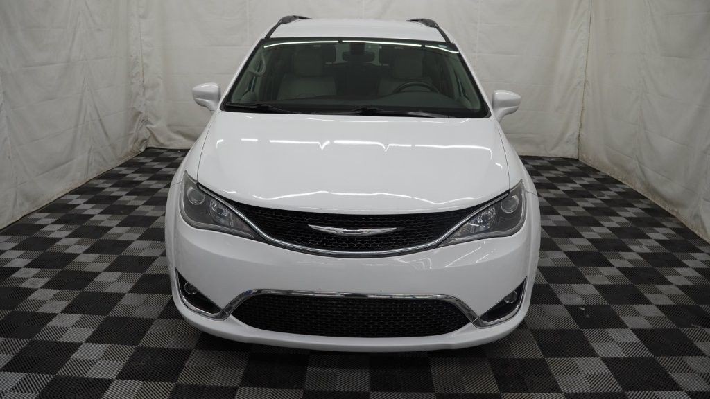 2017 Chrysler Pacifica Image 2