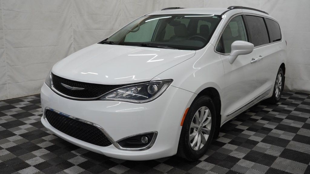 2017 Chrysler Pacifica Image 3