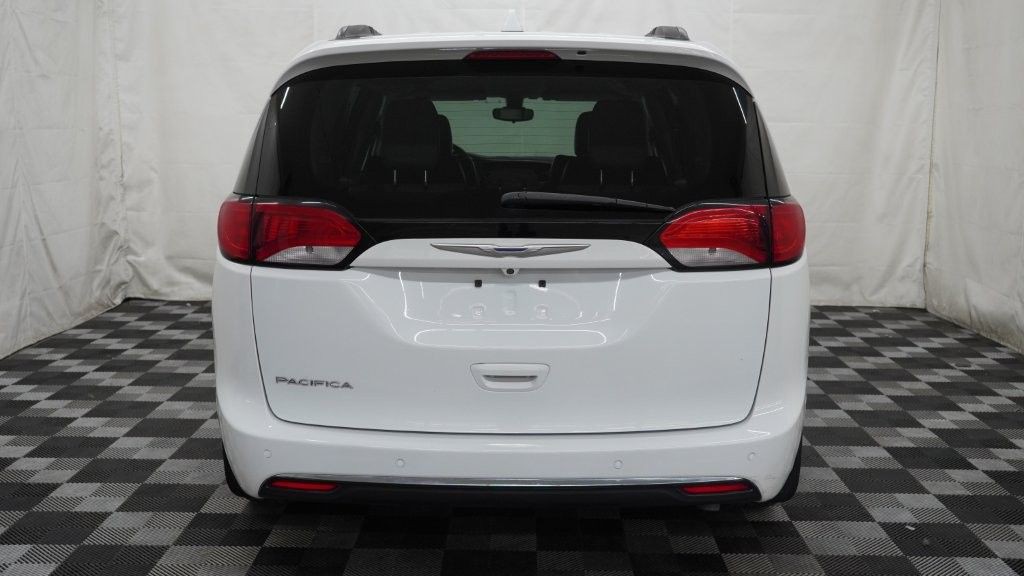 2017 Chrysler Pacifica Image 6