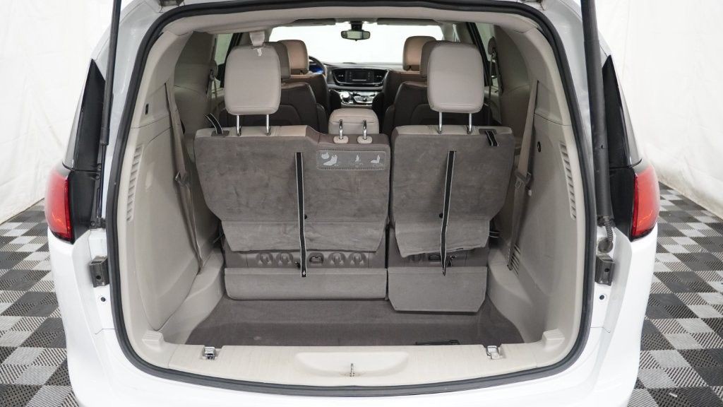 2017 Chrysler Pacifica Image 9