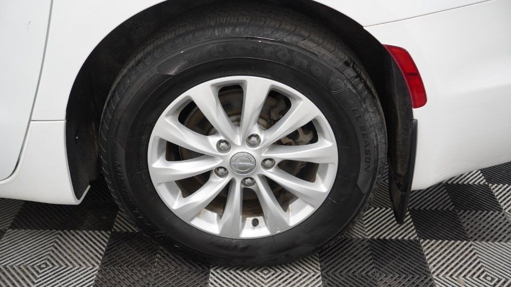 2017 Chrysler Pacifica Image 10