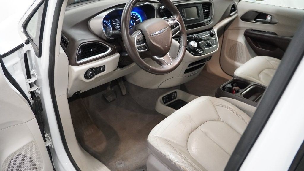 2017 Chrysler Pacifica Image 13