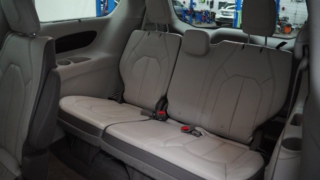 2017 Chrysler Pacifica Image 14