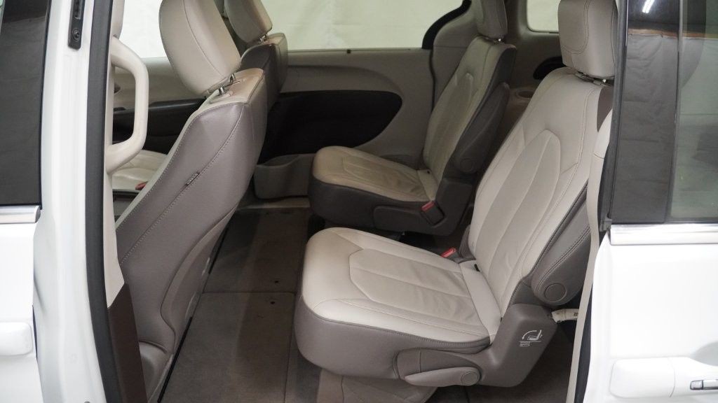 2017 Chrysler Pacifica Image 18