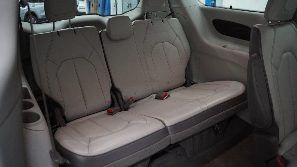 2017 Chrysler Pacifica Image 20