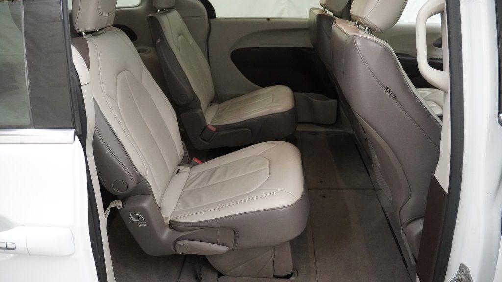 2017 Chrysler Pacifica Image 22