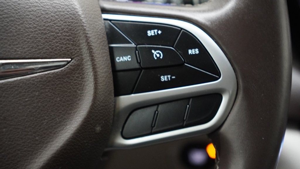 2017 Chrysler Pacifica Image 25