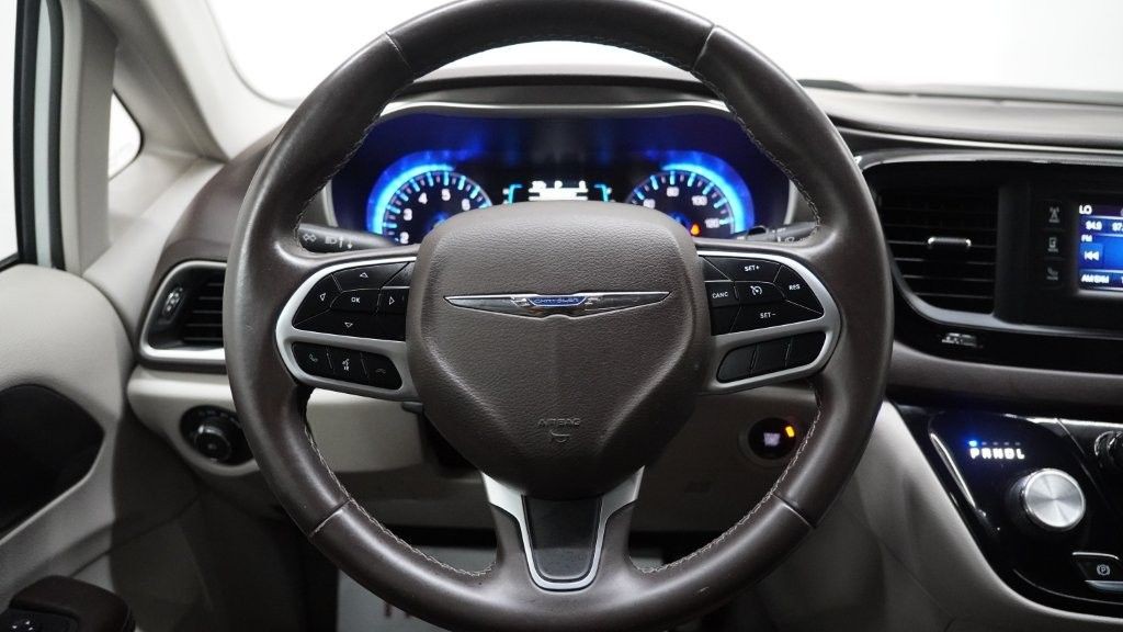 2017 Chrysler Pacifica Image 27