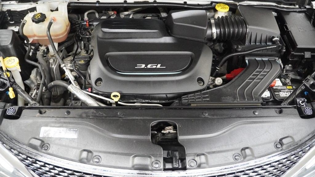 2017 Chrysler Pacifica Image 30