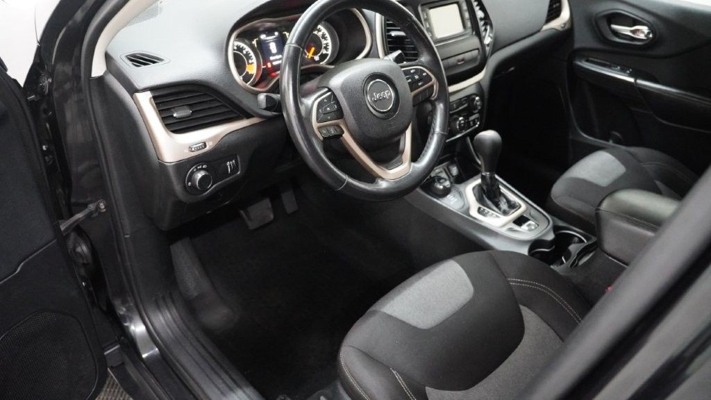 2015 Jeep Cherokee Image 21