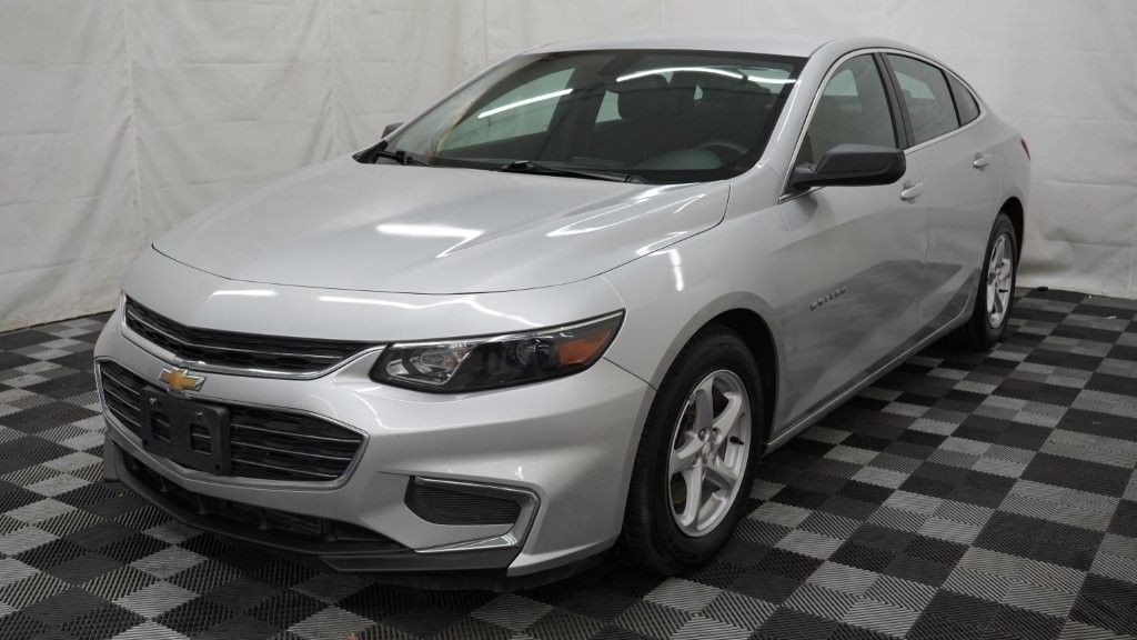 2018 Chevrolet Malibu Image 2
