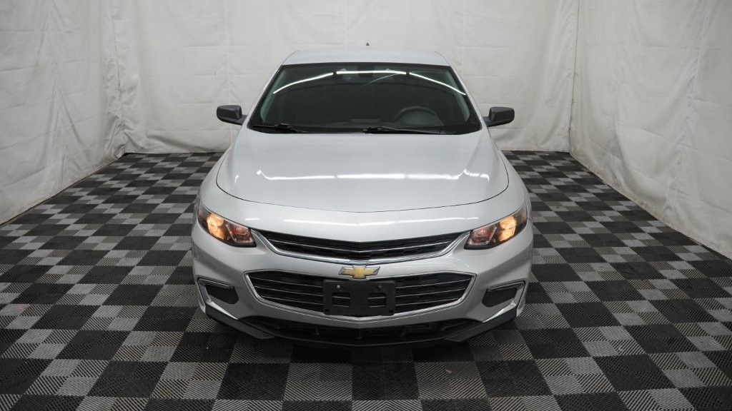 2018 Chevrolet Malibu Image 3