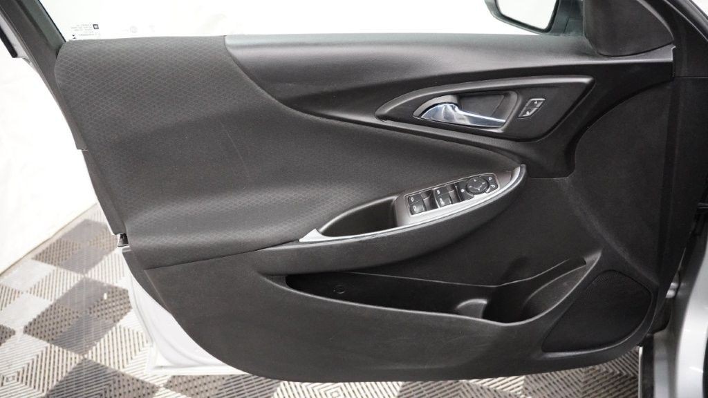 2018 Chevrolet Malibu Image 10