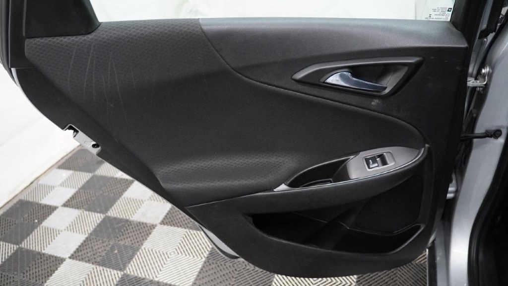 2018 Chevrolet Malibu Image 13