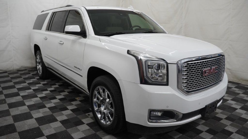 2017 GMC Yukon Image 2