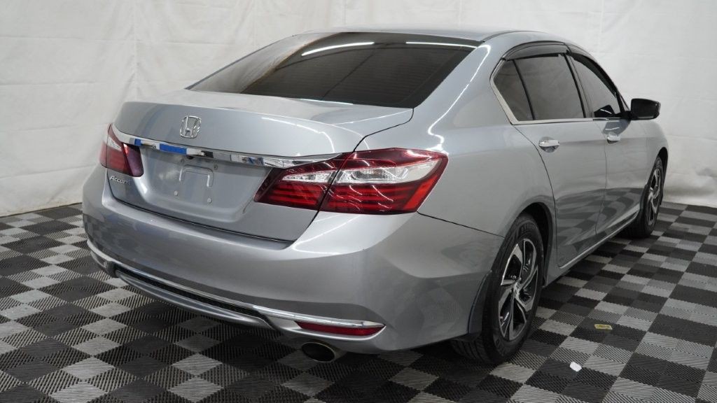 2017 Honda Accord Image 2