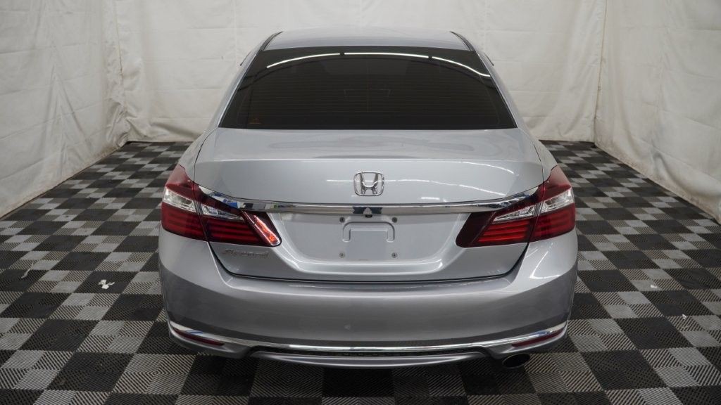 2017 Honda Accord Image 4