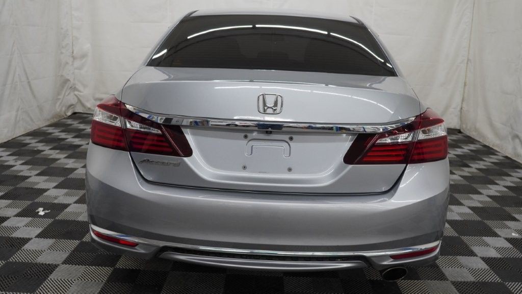 2017 Honda Accord Image 7
