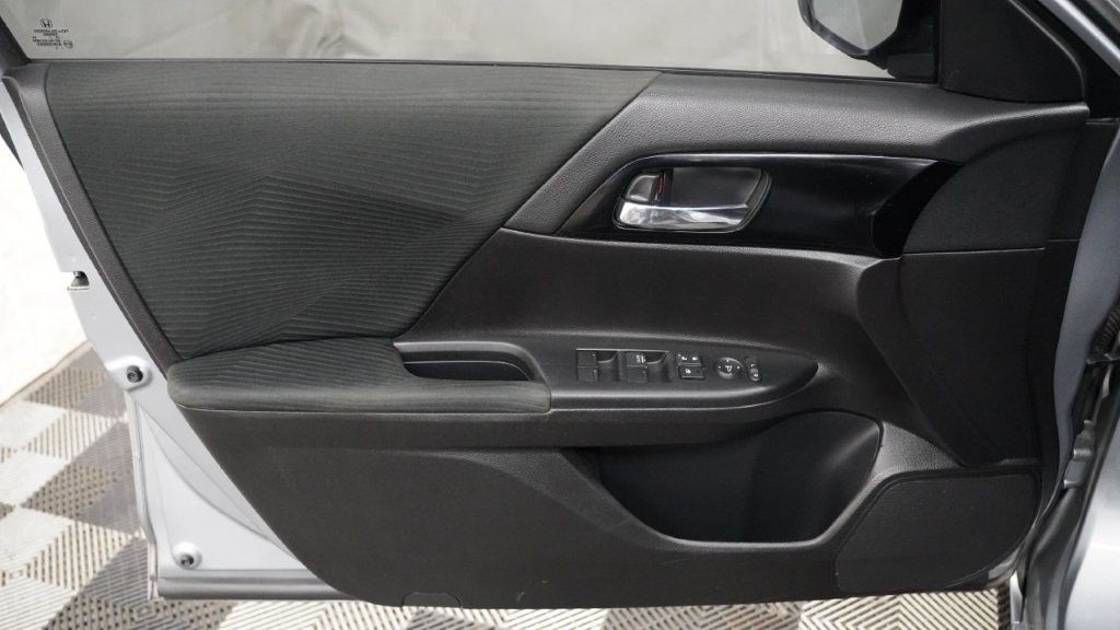 2017 Honda Accord Image 12