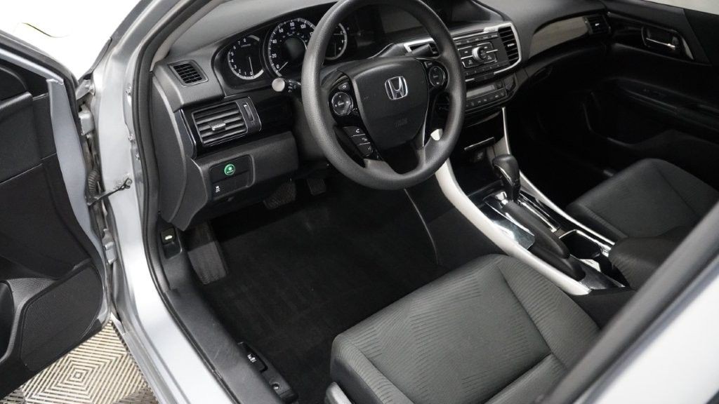 2017 Honda Accord Image 14
