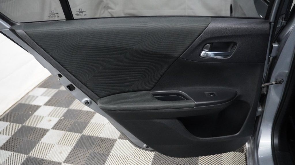 2017 Honda Accord Image 16