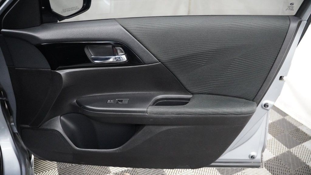 2017 Honda Accord Image 17