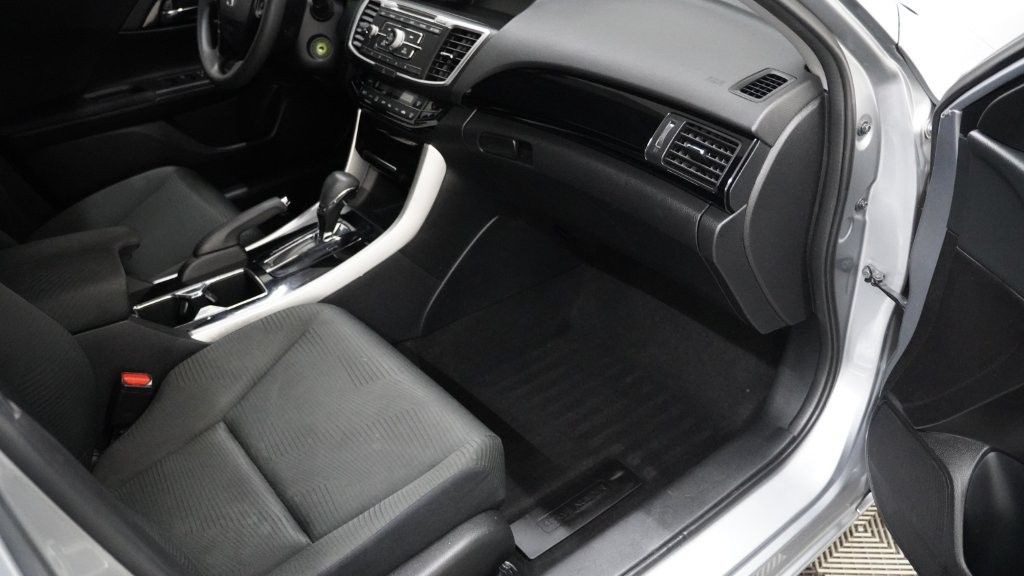 2017 Honda Accord Image 19