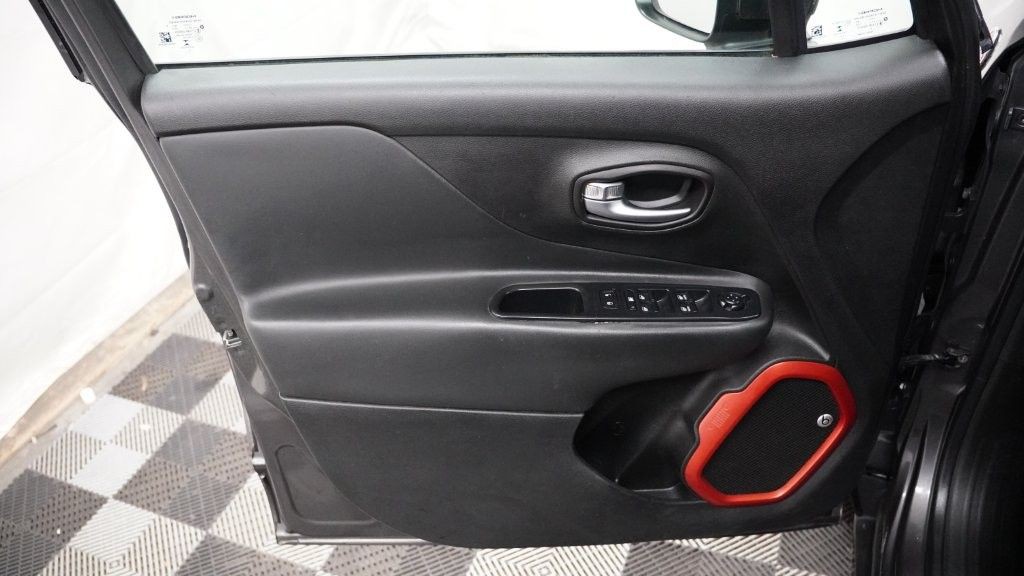 2016 Jeep Renegade Image 10