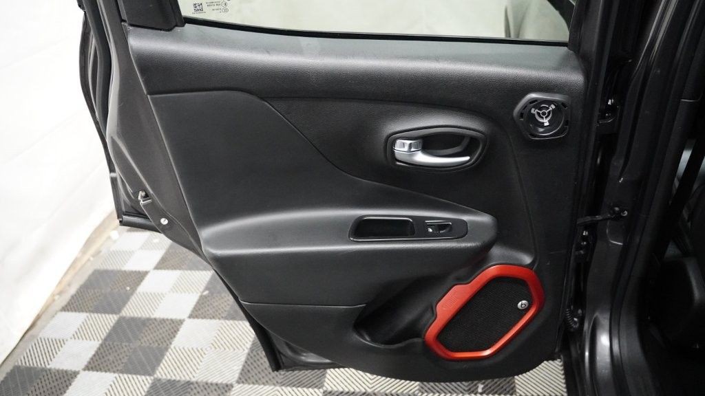 2016 Jeep Renegade Image 16