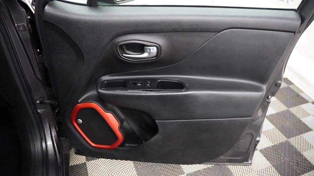 2016 Jeep Renegade Image 18