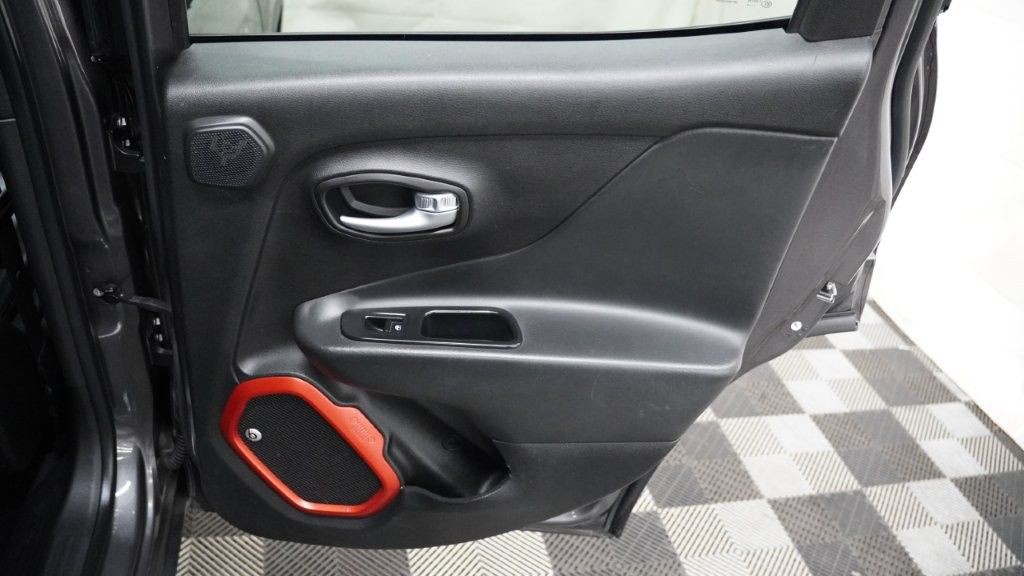 2016 Jeep Renegade Image 21