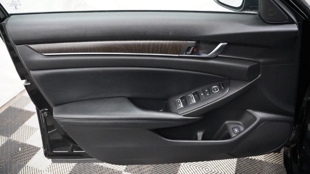 2018 Honda Accord Image 13