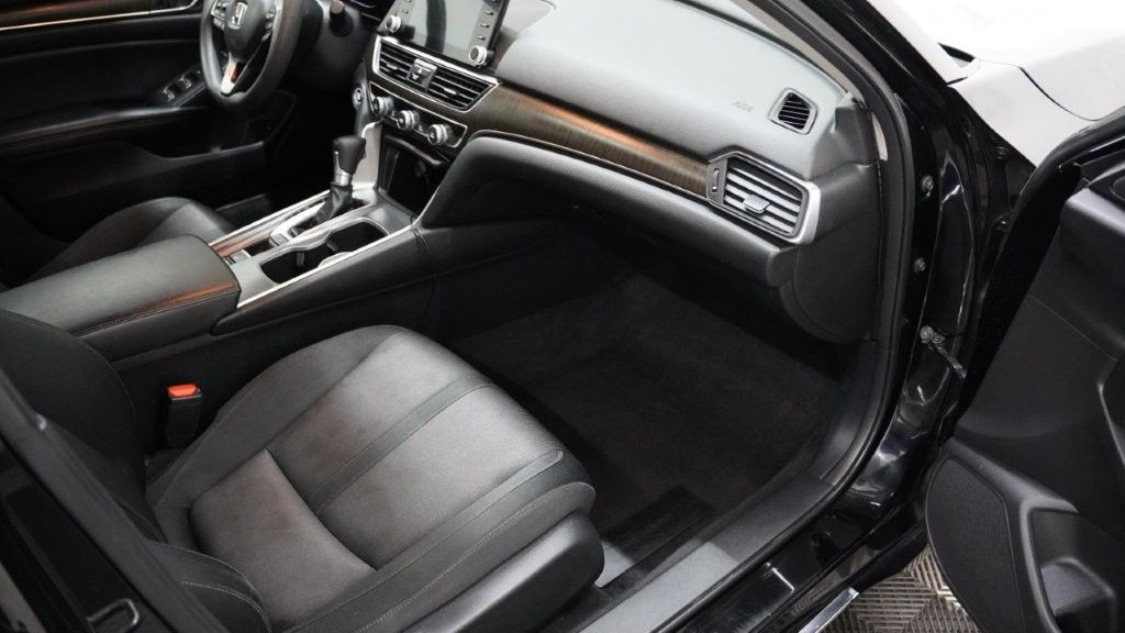 2018 Honda Accord Image 17