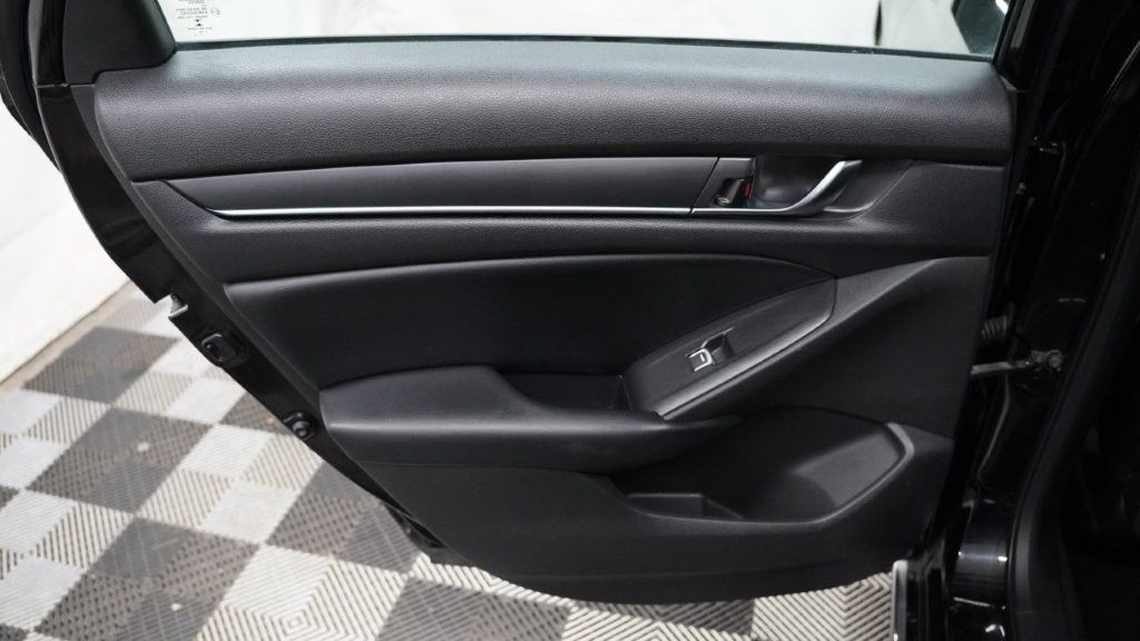 2018 Honda Accord Image 32