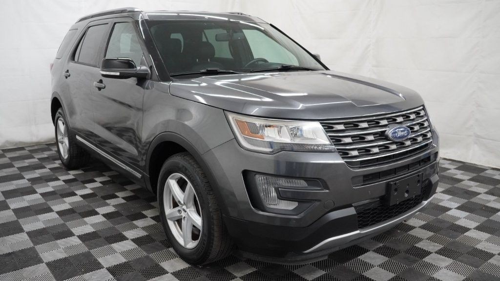 2017 Ford Explorer Image 1