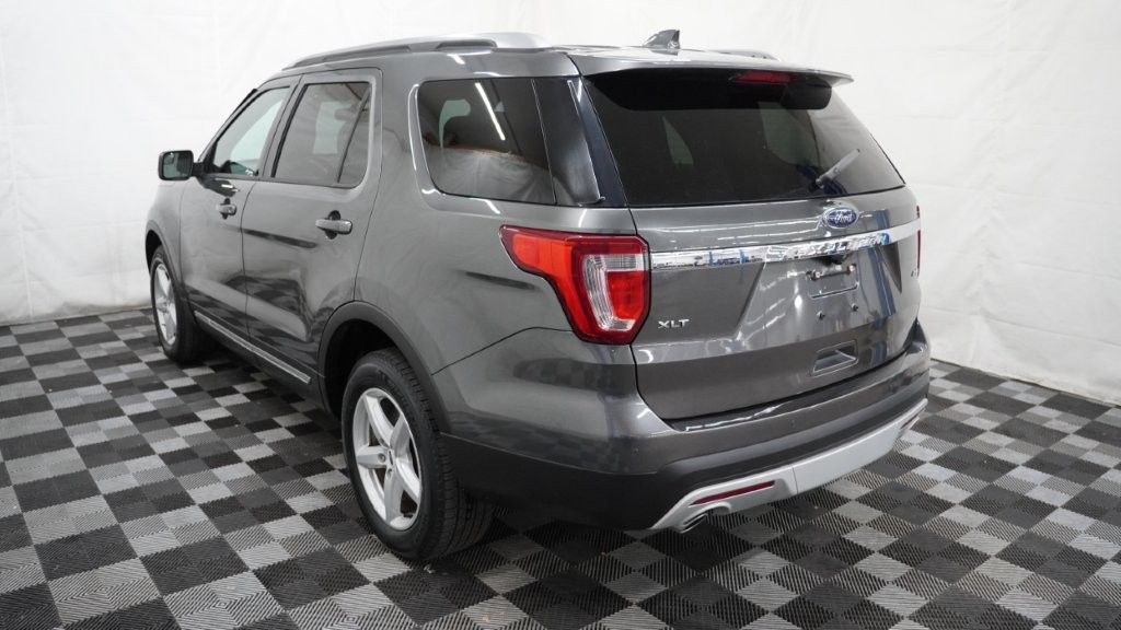 2017 Ford Explorer Image 4