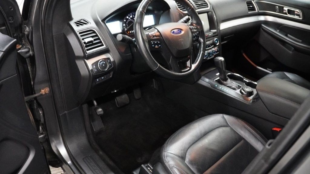 2017 Ford Explorer Image 12