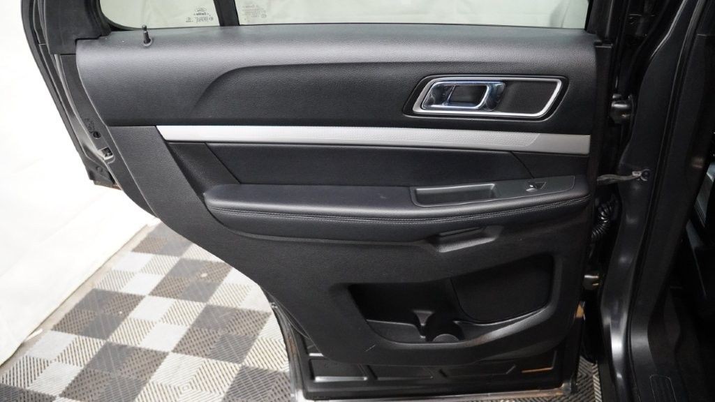 2017 Ford Explorer Image 15