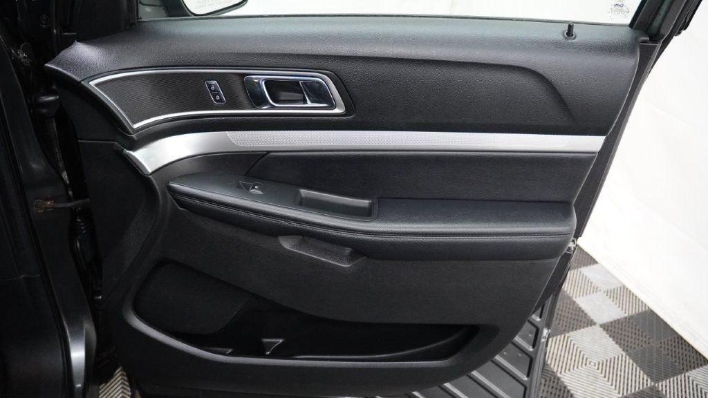 2017 Ford Explorer Image 17