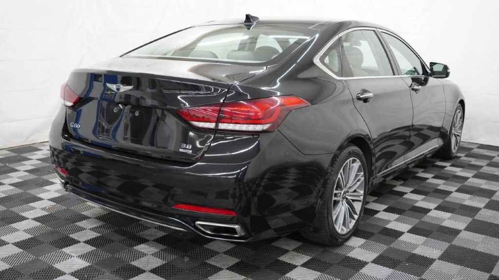 2018 Genesis G80 Image 8