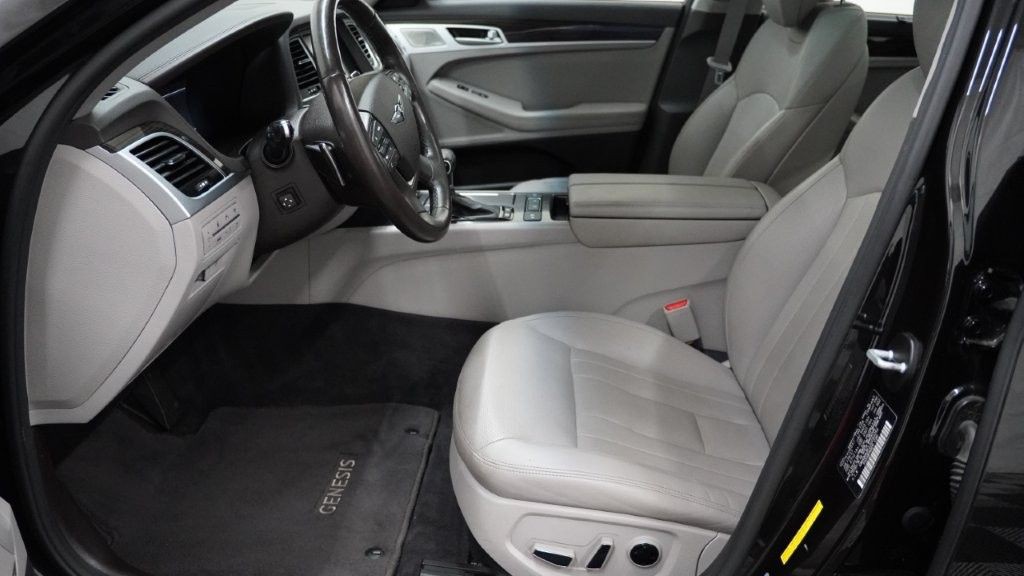 2018 Genesis G80 Image 13